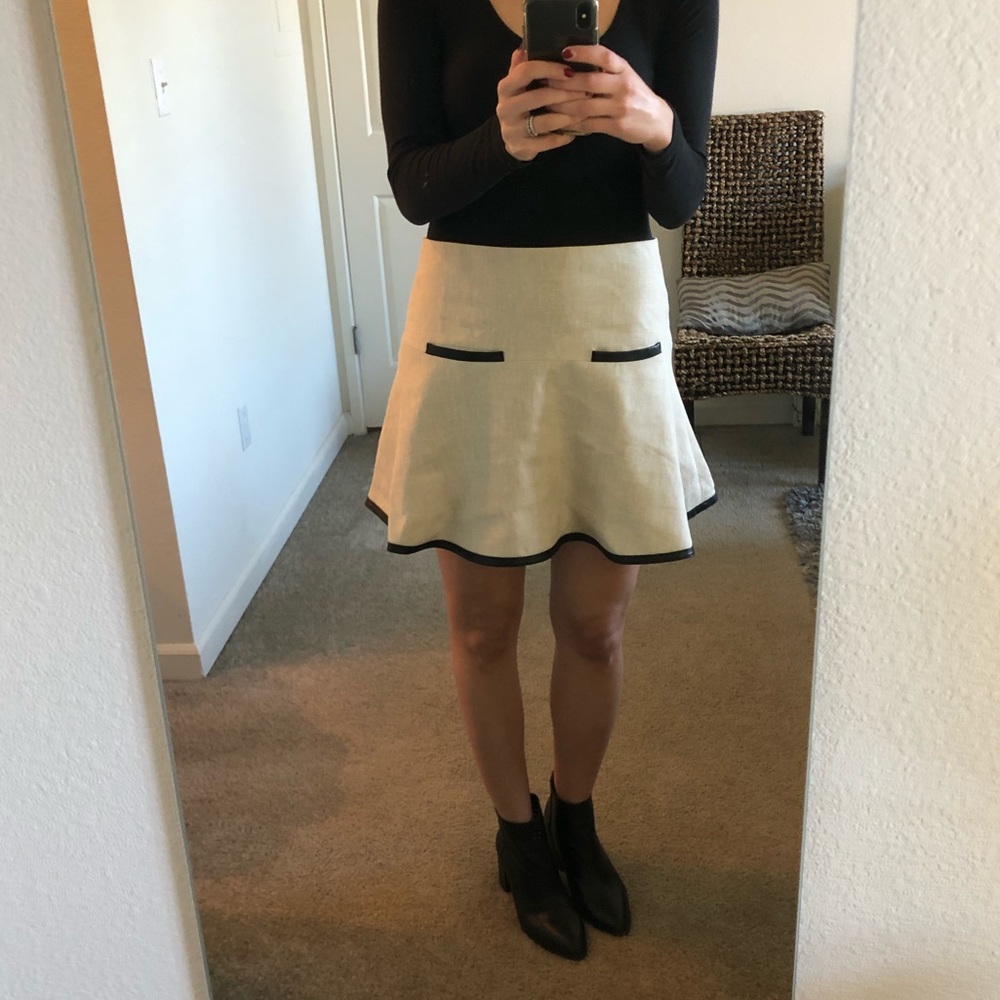 Club Monaco Mini Skirt w/ Leather Detail || Cream